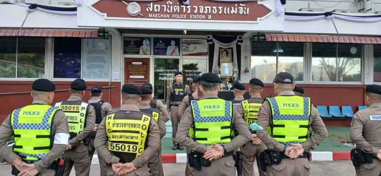 ชุดจราจร สภ.แม่จัน สายตรวจรถยนต์ สภ.แม่จัน ว.๔ กวดขันวินัยจราจร ในเขตพื้นที่รับผิดชอบ